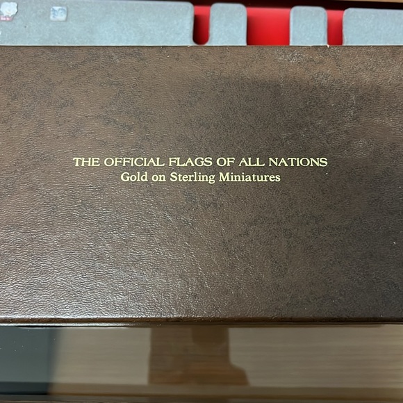 Franklin Mint Flags of The World collectible gold miniatures - Picture 5 of 17
